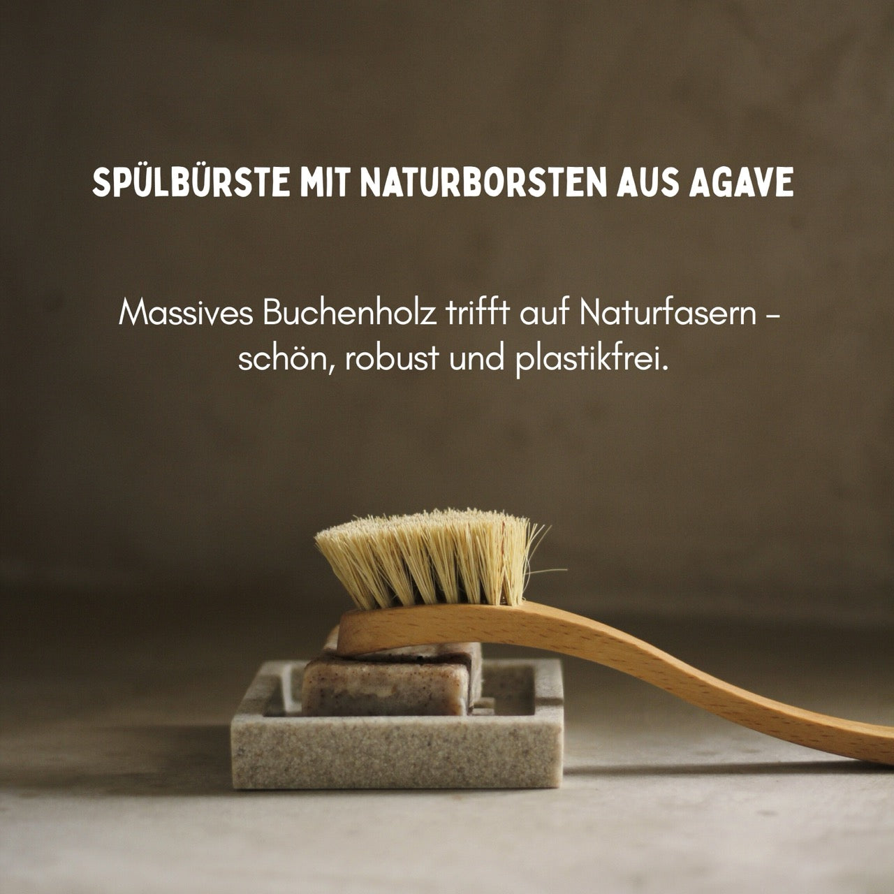 Spülbürste aus Buchenholz mit Naturborsten aus Agave auf Seifenhalter, plastikfrei