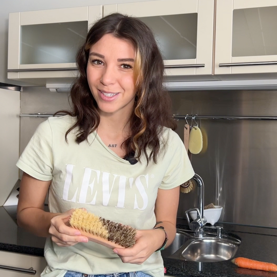 Gemüsebürste-Holz-Gemuese-Reinigen-Kiara-Video