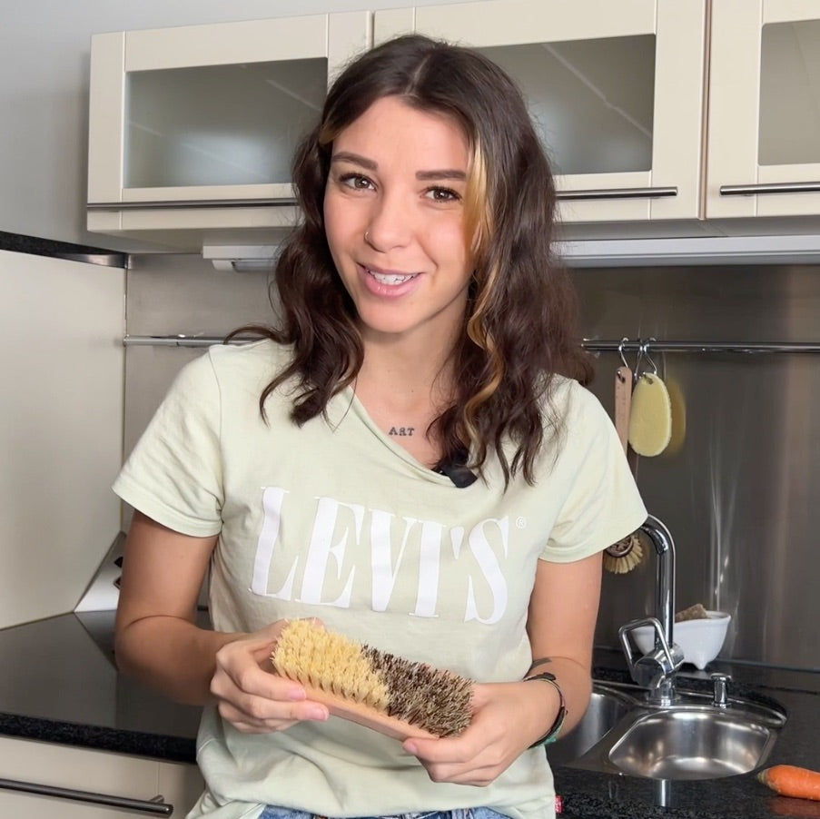 Gemüse reinigen - Gemüsebürste mit Naturborsten